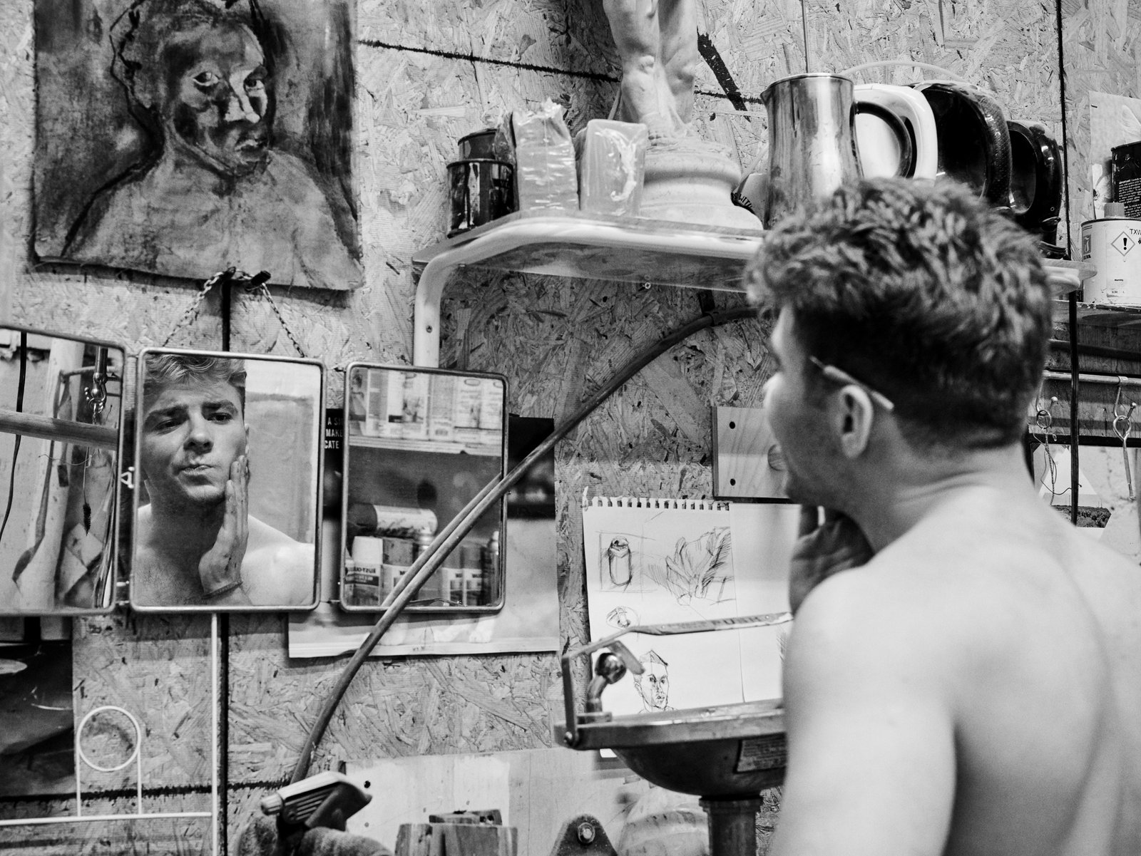 Portrait Rocco Ritchie aka Rhed in his workshop